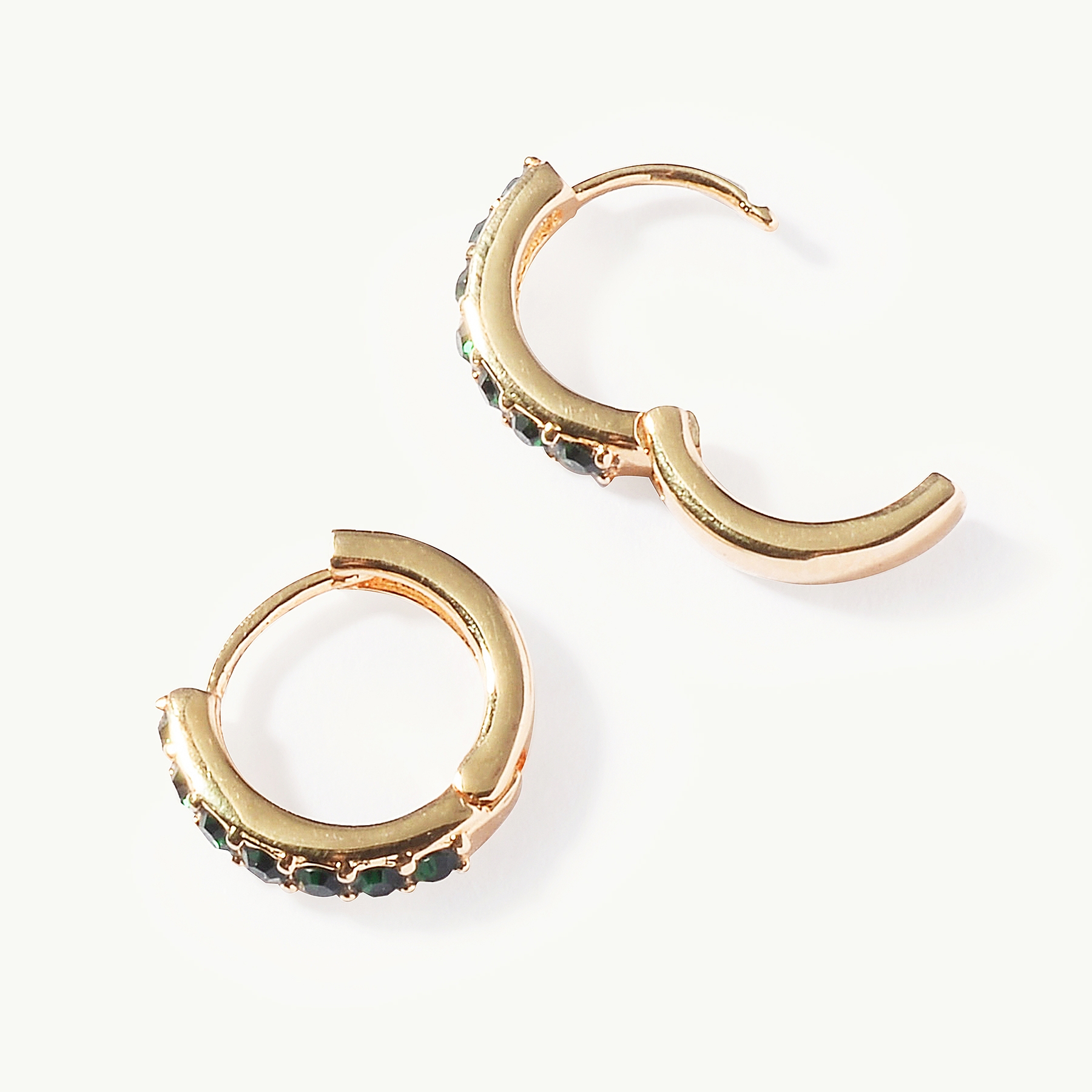 QM – 18K Gold Plated Brass Hoop Earrings With Peal Dainty Huggie Earrings