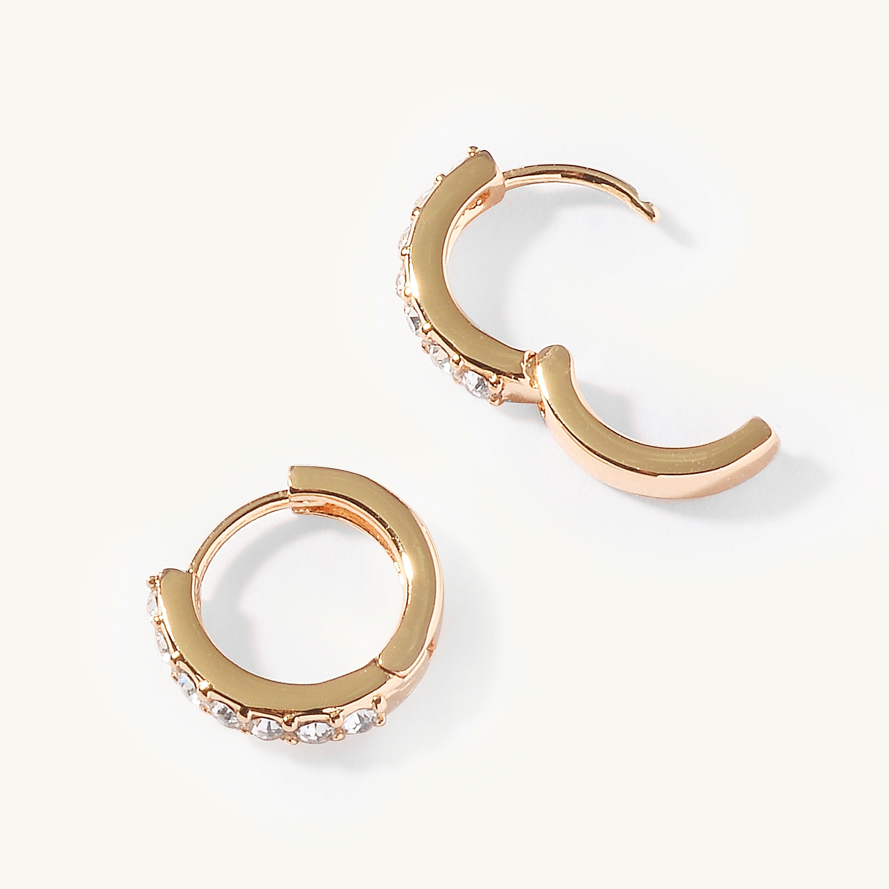 QM – 18K Gold Plated Brass Hoop Earrings With Peal Dainty Huggie Earrings